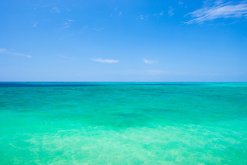沖縄の海・青空と水平線