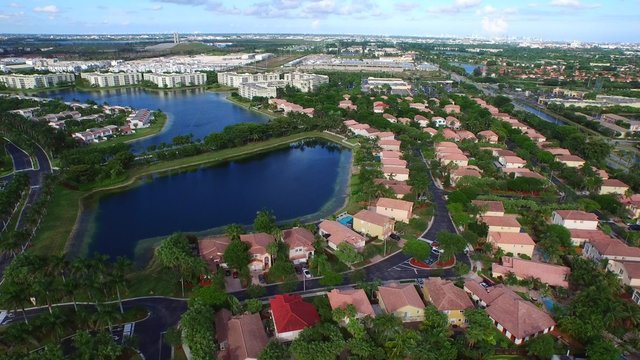 Aerial video of homes on a lake in Doral FL