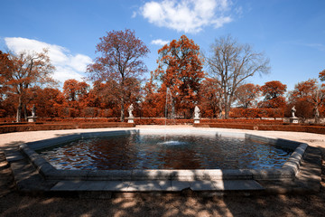 Fountain at the autumn colors park