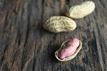Obraz na płótnie Canvas peanuts in shells on wood background