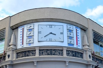 Часы.Большие часы на здании