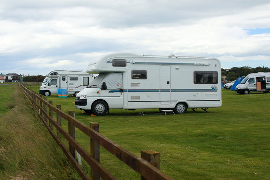 camper turismo intinerante all'aria aperta