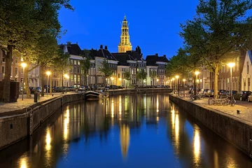 Foto auf Acrylglas Stadt am Wasser Abendlicher Blick auf den Fluss Aa mit Turm der A-Kirche in Groningen, Niederlande