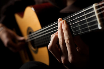Obraz na płótnie Canvas Man playing acoustic guitar