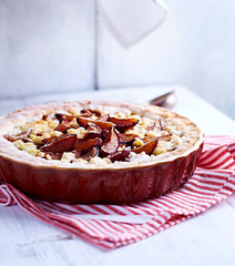 Shortcrust plum cake with coconut crumble

