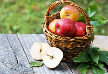 Äpfel im Körbchen, copy space