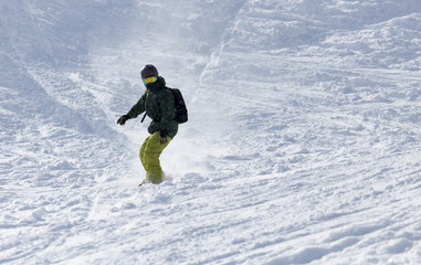 Fototapeta na wymiar man snowboarding in the snow