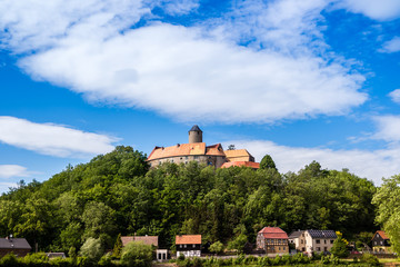 Fototapeta na wymiar Fachwerkhäuser Burg Schönfels