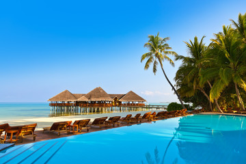 Pool on tropical Maldives island - obrazy, fototapety, plakaty