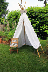 Backyard play tent © Barbara Helgason