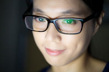 Fototapeta na wymiar Asian woman using the laptop computer at night