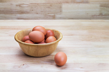 hen's eggs in wooden bowl