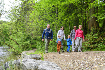 Familien beim Wandern