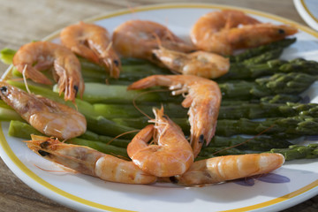 asparagus and shrimps