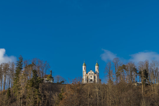 Kalvarienberg mit Kapelle und Heilig-Kreuz-Kirche in Bad Tölz