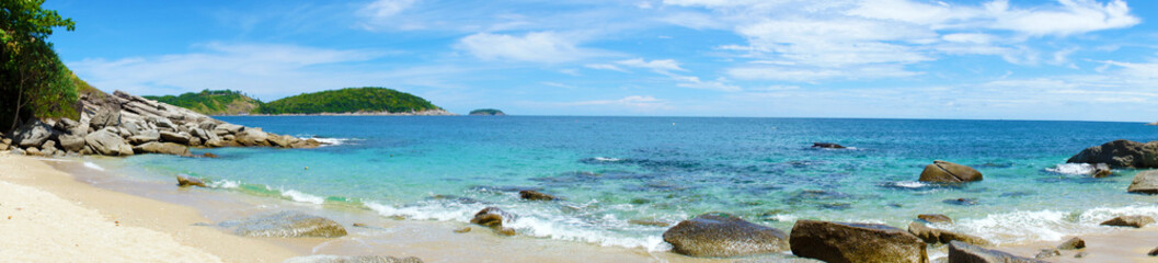Fototapeta na wymiar Panorama spiaggia Ao Sane Phuket