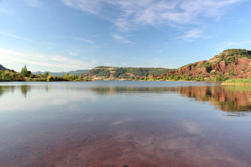Fototapeta na wymiar lac salagou, languedoc, france