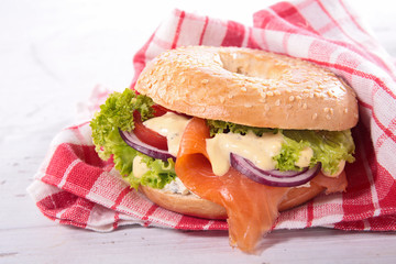 bagel with salmon