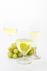 White wine and grapes