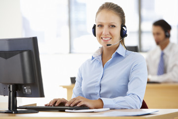 Friendly Service Agent Talking To Customer In Call Centre - obrazy, fototapety, plakaty