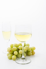 White wine and grapes