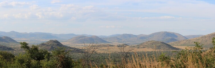 Fototapeta na wymiar Landschaft Hügel Panorama im Pilanesberg National Park