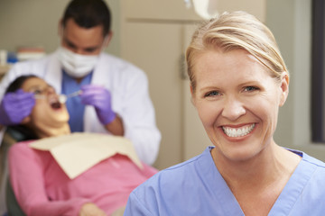 Obraz premium Portrait Of Dentist And Dental Nurse In Surgery