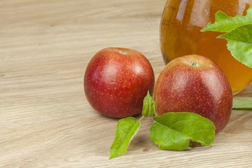 fresh apple juice, cool summer refreshment
