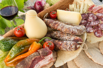 Vassoio di cibo tipico della Sardegna