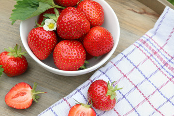 Frische Erdbeeren in einer Schale Strawberry Fruits