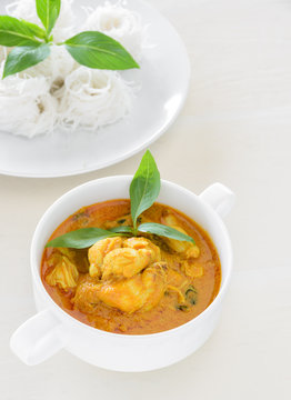 Crab meat curry with rice noodle