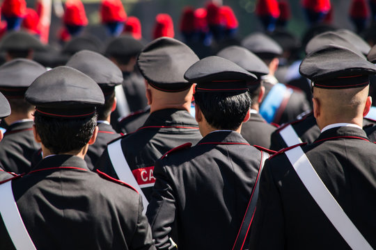Carabinieri durante la parata del 2 giugno festa della repubblica italiana