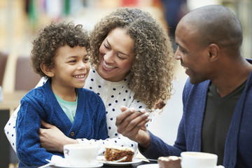 Family Enjoying Snack In CafÅ½ Together