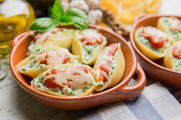 Stuffed pasta shells