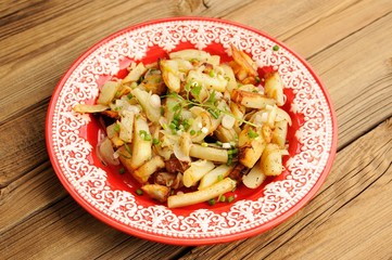 Fried potatoes with scallion in red plate