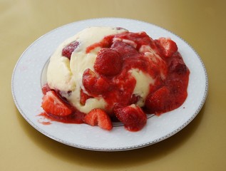 pudding with grinded strawberries as dessert
