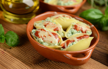 Stuffed pasta shells