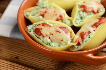 Stuffed pasta shells
