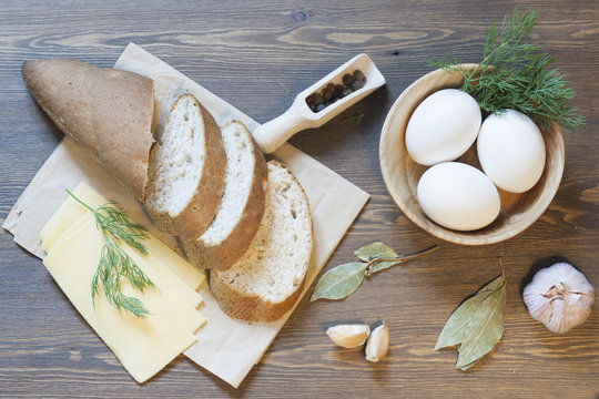 Bran bread, eggs and garlic