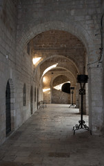 Pasillo interior del Fuerte Lovrijenac de Dubrovnik
