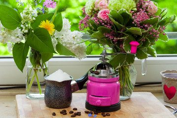make coffee - Kaffee machen, Kaffeemühle, Milchschaum