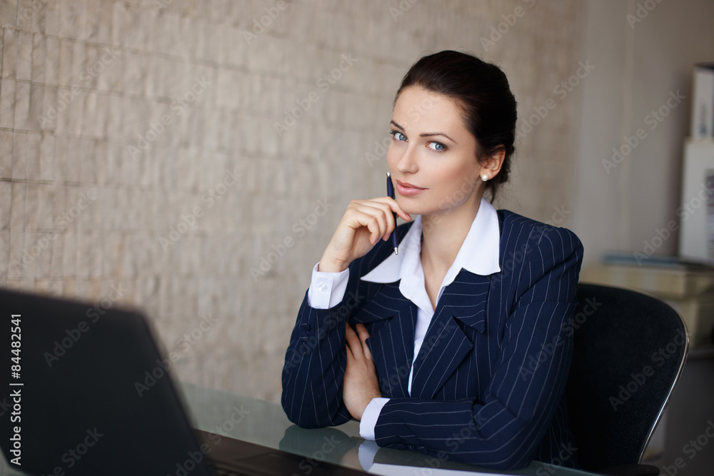 Wall mural portrait of confident businesswoman in office