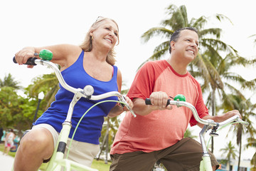 Obraz premium Senior Couple Having Fun On Bicycle Ride