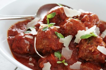 meatballs in tomato sauce
