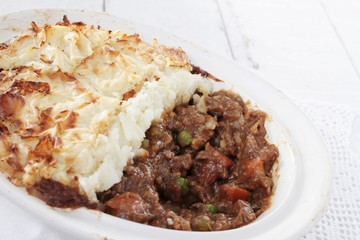 traditional cottage piein dish