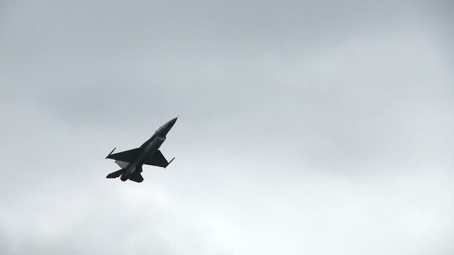 F-16 Falcon 24 2S climb