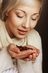  blonde girl hold coffee beans in hands