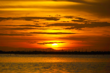 Fototapeta na wymiar Sunset at the lake.