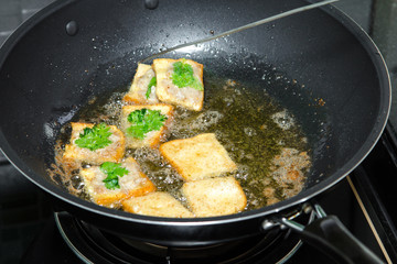 bread with minced pork
