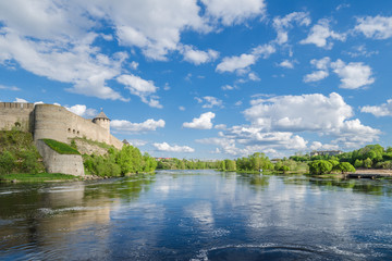 Fototapeta na wymiar Beautiful view of the Ivangorod Fortress